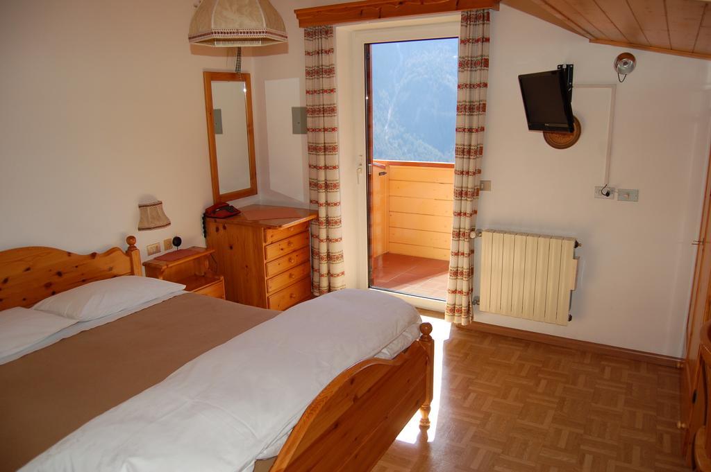 Hotel Millefiori Виго-ди-Фасса Номер фото